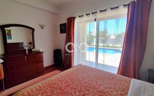 Moradia com 5 quartos a 500m da praia