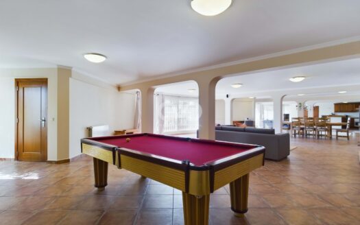 Excellent 5 bedroom villa situated in a unique residential position