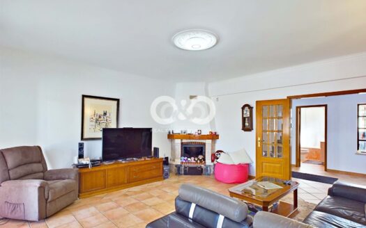 Moradia  M3+1 Unifamiliar perto do Porto de Mós