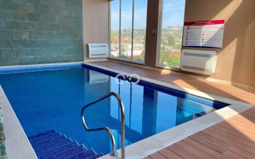 Apartamento de cobertura de luxo com terraço privativo.