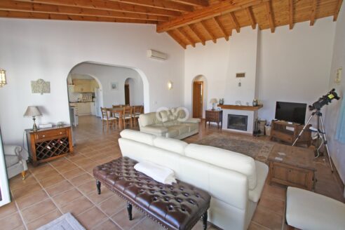 LINDA MORADIA DE TRÊS QUARTOS COM PISCINA, VALE DA TELHA