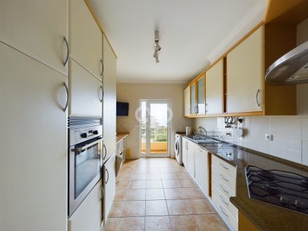 Exceptional apartment in a private condominium / stunning views / close proximity to all the Amenities