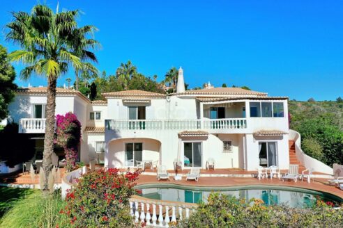 Large  South  Facing  Villa , with Superb Sea Views in the very centre of Praia da Luz