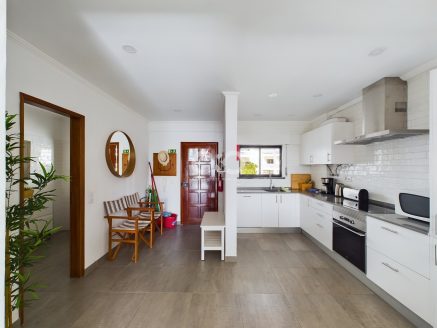 EXCELENTE VISTA MAR E PROXIMIDADE DA PRAIA – APARTAMENTO T2 -LUZ