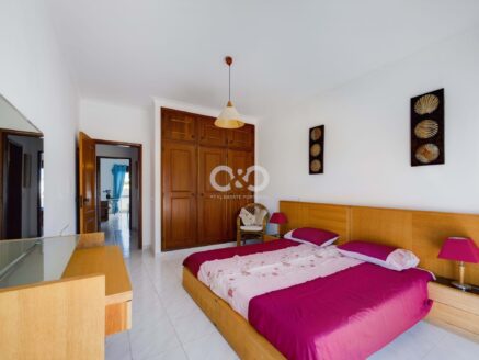 T2 in Torraltinha with 3 balconies and partial sea view