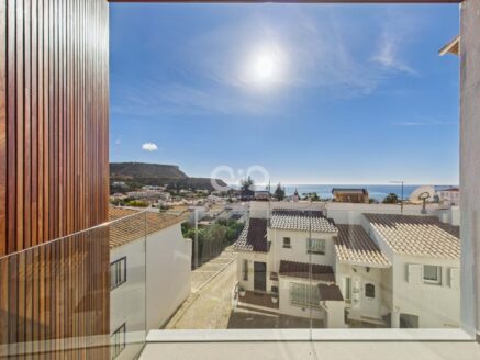 Moradia contemporânea recém-construída na Luz.