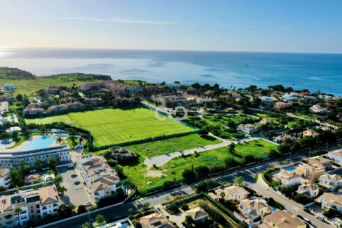 Lote de terreno no resort Cascade com viabilidade para moradia e piscina.