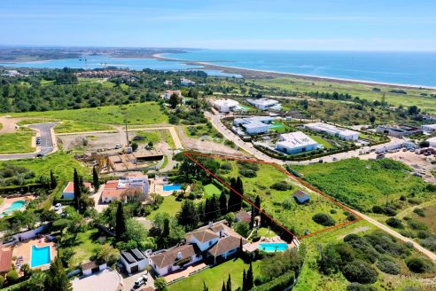 Large plot with  views and planing permission for a villa with pool.