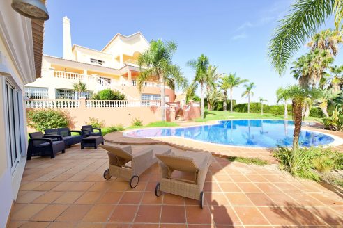 Excellent 5 bedroom villa situated in a unique residential position