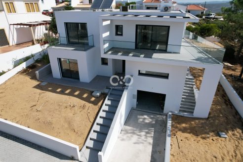 CONTEMPORARY NEWLY COMPLETED 4 BEDROOM VILLA