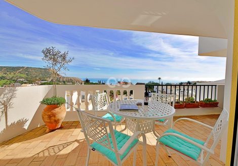 2 BEDROOM APARTMENT WITH SEA VIEW AND PRIVATE PARKING SPACE