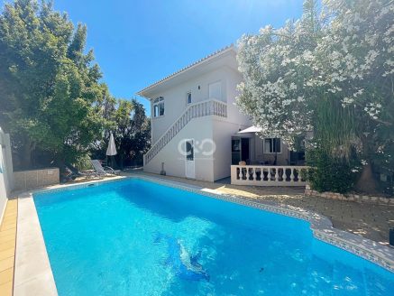 House 5 + 2 Bedrooms Sea Front position