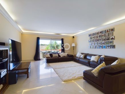 Excellent 5 bedroom villa situated in a unique residential position