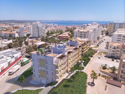 3 bedroom apartments with roof top swimming pool