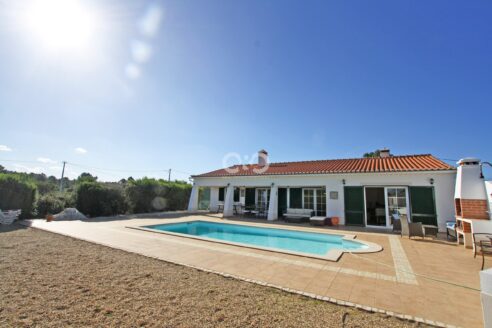 LINDA MORADIA DE TRÊS QUARTOS COM PISCINA, VALE DA TELHA