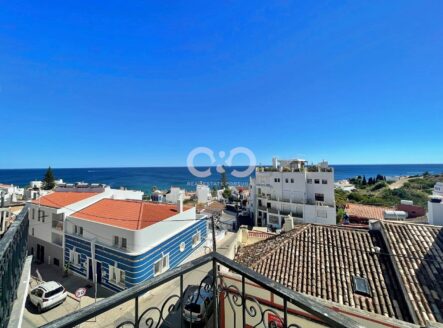 EXCELENTE VISTA MAR E PROXIMIDADE DA PRAIA – APARTAMENTO T2 -LUZ