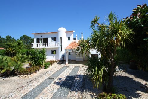 BEAUTIFUL 4 BEDROOM VILLA WITH POOL IN VALE DA TELHA