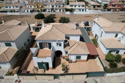 3+1 Bedroom Single-Family House near Porto de Mós
