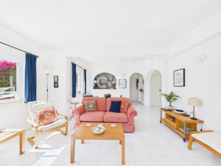 Exclusivo – Virado a sul com vista para o mar, rés-do-chão, apartamento T2 no rés-do-chão com jardim