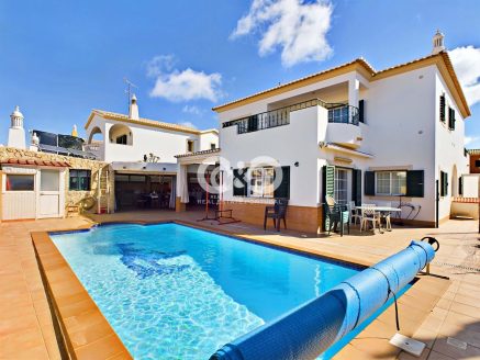 3+1 Bedroom Single-Family House near Porto de Mós