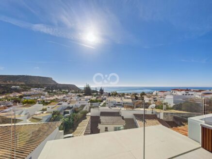 Moradia contemporânea recém-construída na Luz.