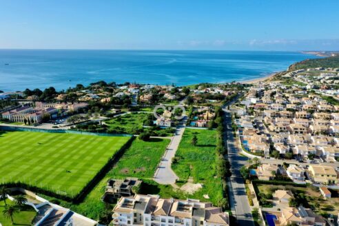 Lote de terreno no resort Cascade com 1193m2 com viabilidade de construção..