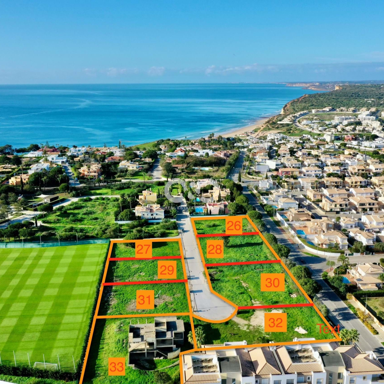 Perceel grond in het Cascade-resort met toestemming voor het plannen van schetsen.