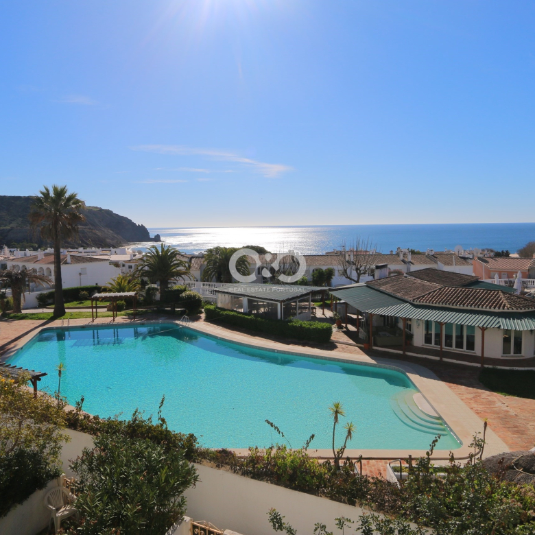 IMÓVEL NO CENTRO DA PRAIA DA LUZ PARA OCUPAÇÃO IMEDIATA