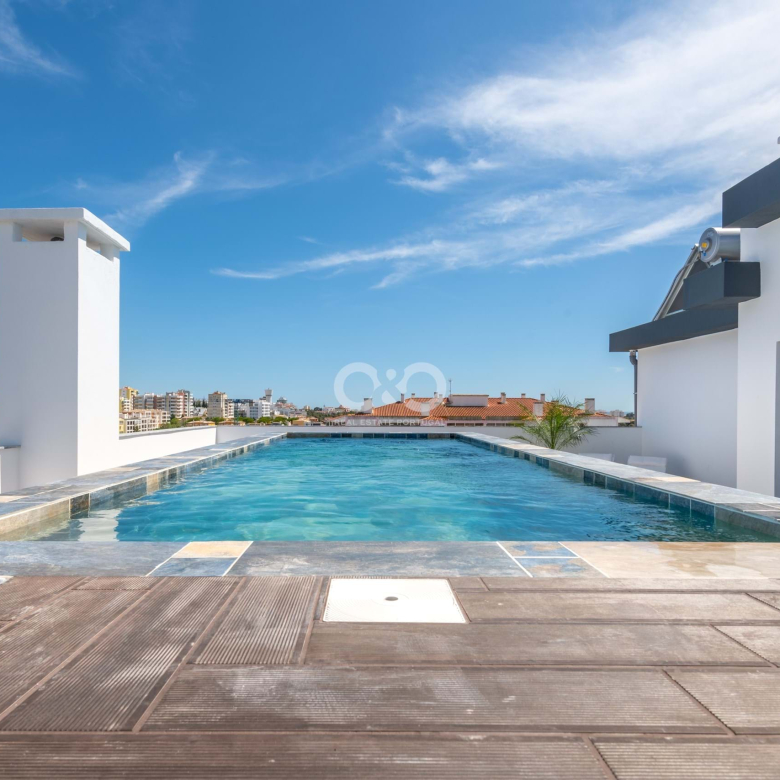 Appartement de 2 chambres dans un condominium exclusif avec piscine.