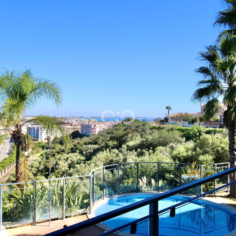 Luxe penthouse appartement met eigen dakterras.