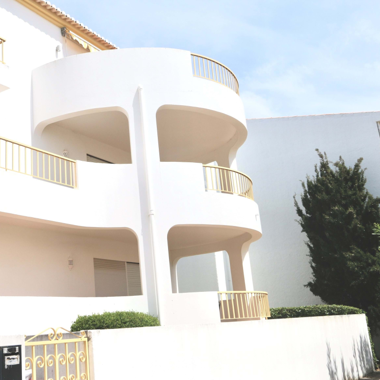 Central Luz – Ground floor 2+2 apartment with excellent  outdoor terracing
